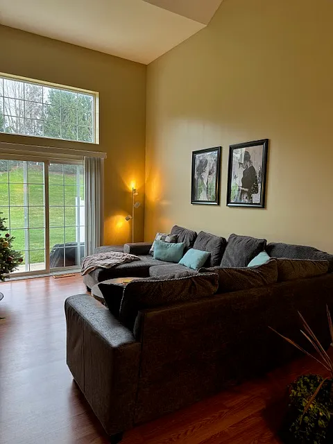 3 bed, 2.5 bath, 2162 sqft, $3,400 — Photo 3