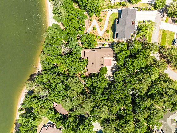 2nd image of 201 Rhett Drive