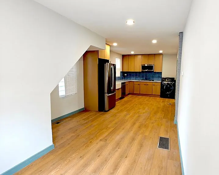 1833 W 21st St — Photo 11
