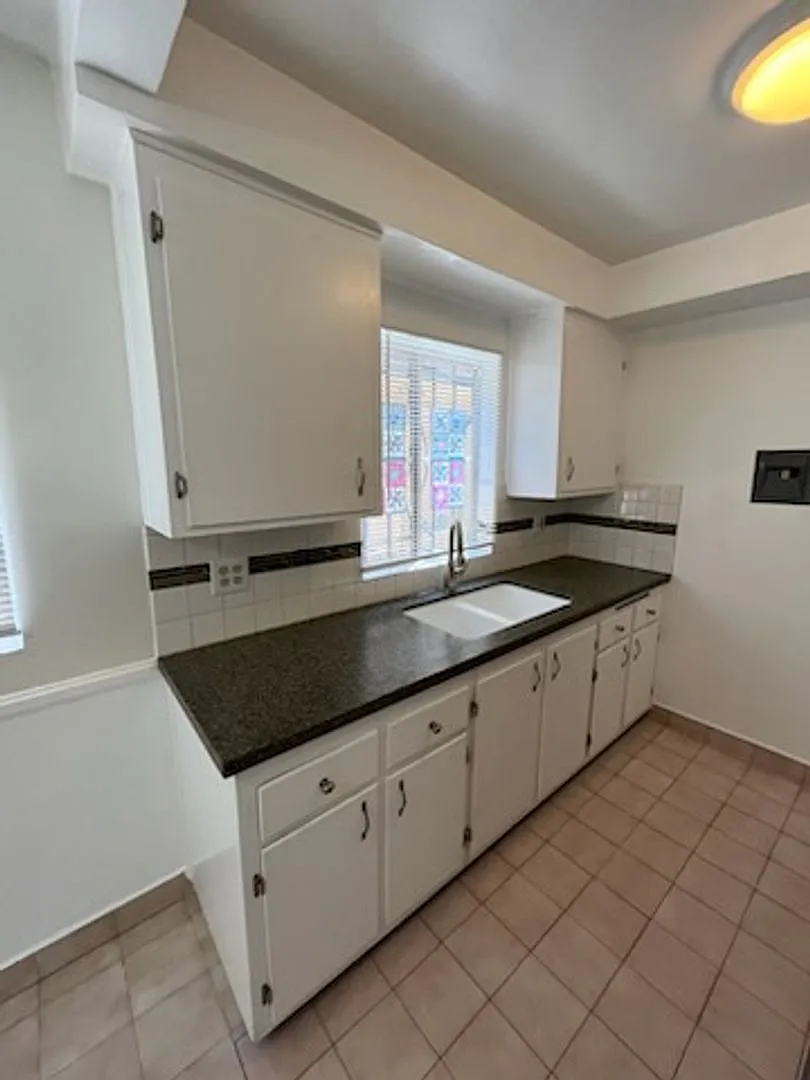10219 Woodworth Ave — Photo 3
