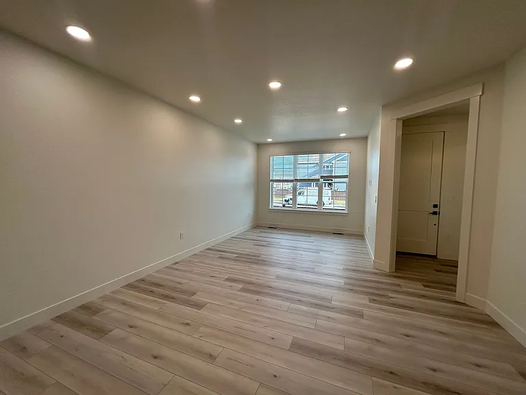 5061 Avon Ave — Photo 2