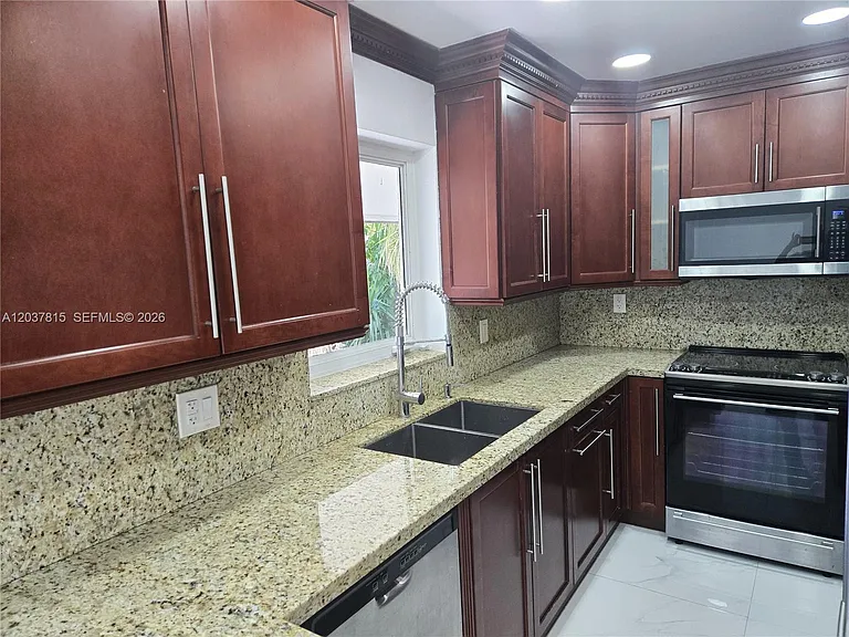 13520 SW 64th Ln #13522 — Photo 8