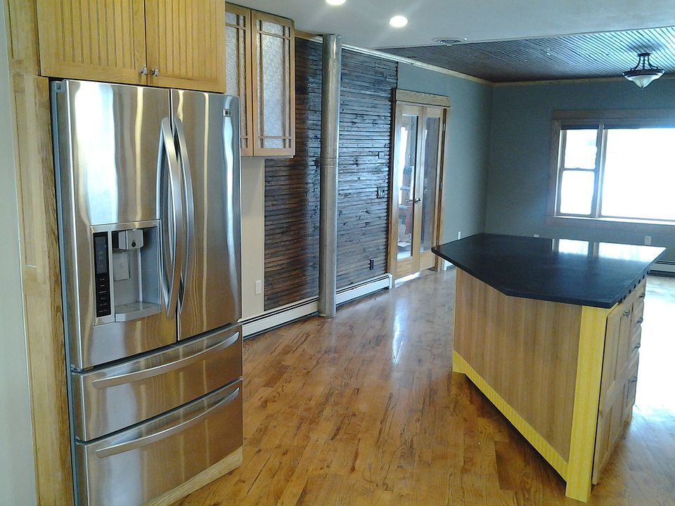 2nd image of 500 E 3rd St