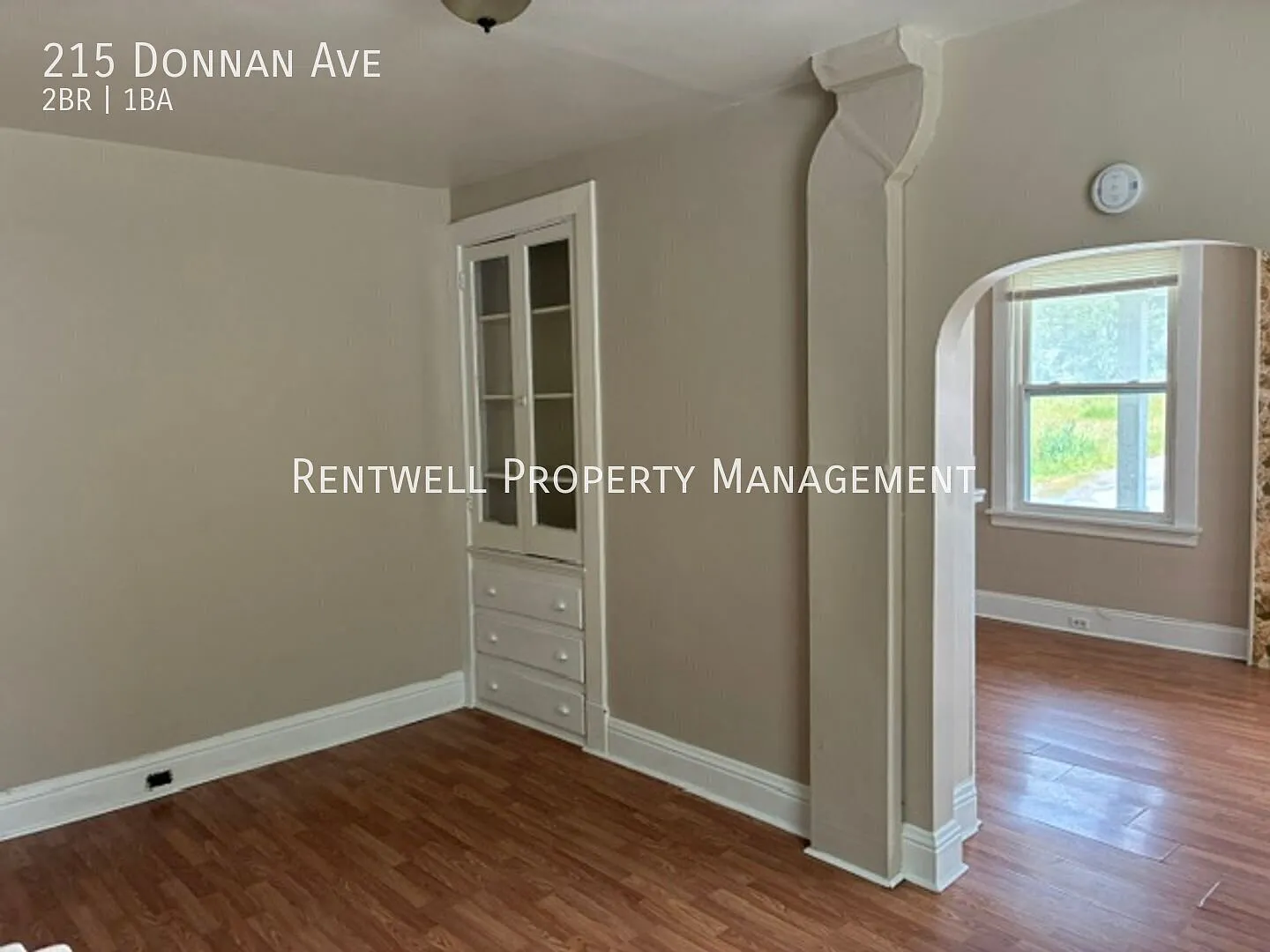 Charming 2 Bed Duplex Unit with In-Unit Laundry — Photo 3