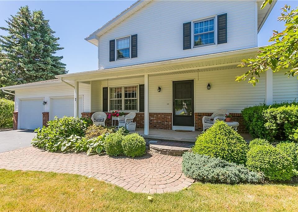 1st image of 7 Crescent Dr