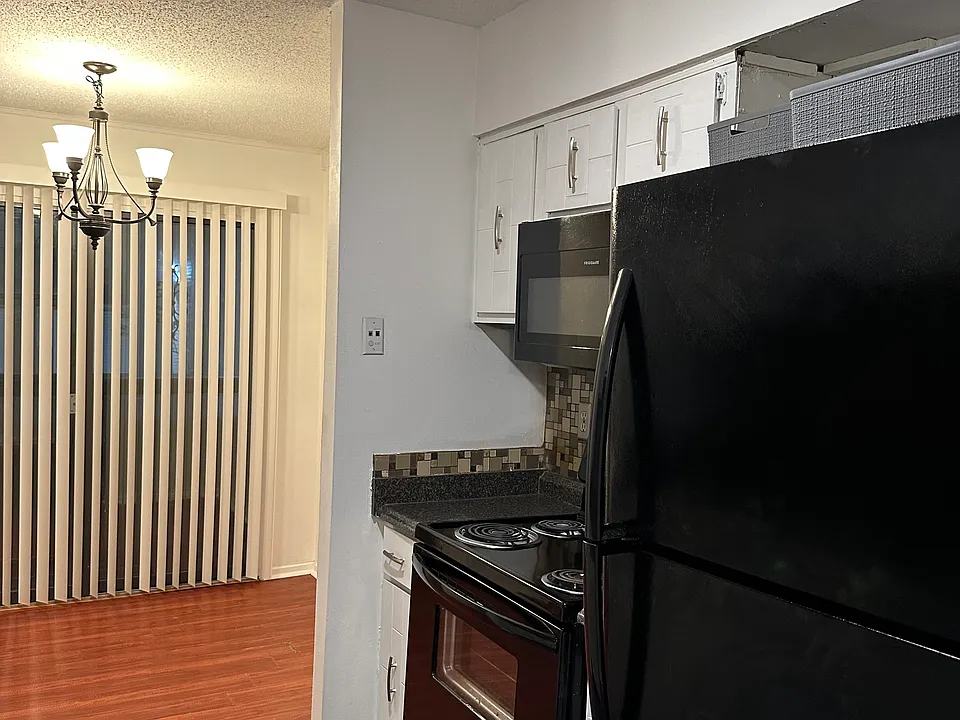 5653 Encino Cv #2