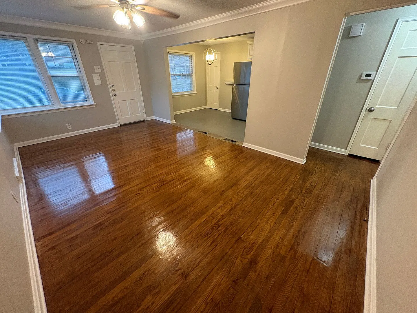 Charming, Updated 2 Bed/ 1 Bath — Photo 4