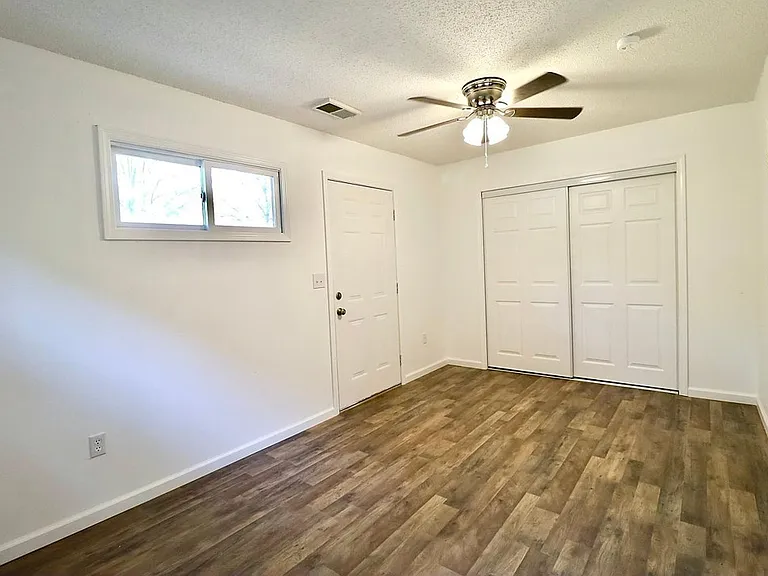 1108 Hess Ave — Photo 13