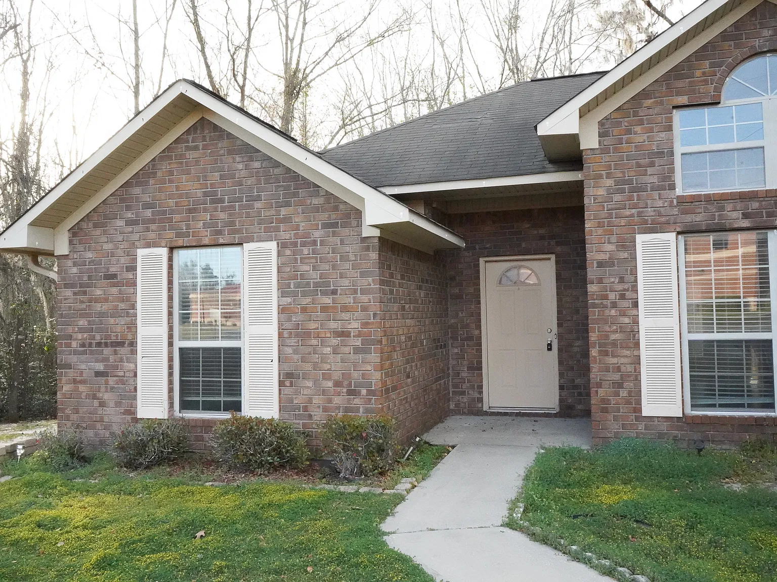 438 Edgewater Dr — Photo 4