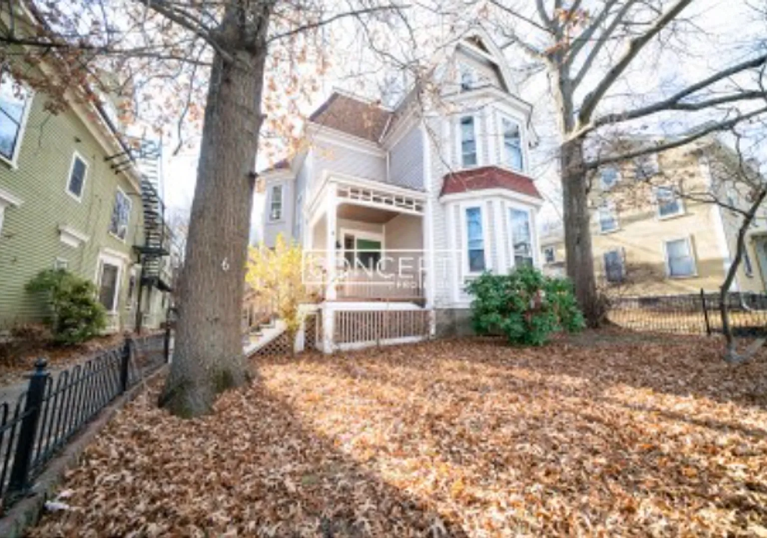 Unique 8 bed 2bath HOUSE with Yard, Basement , Easy Parking — Photo 1