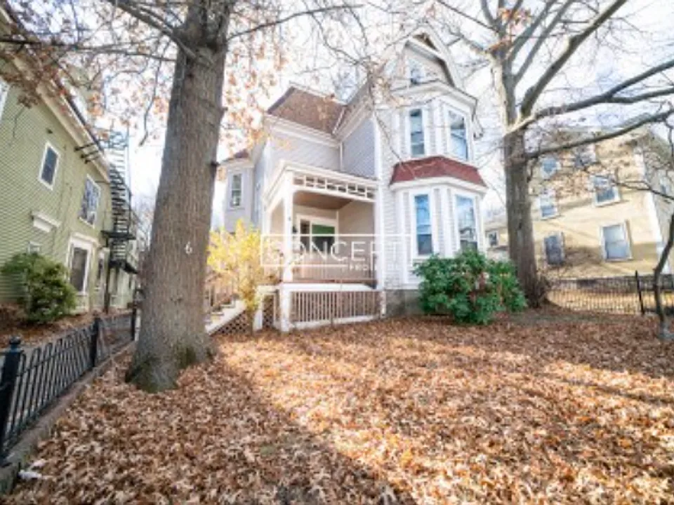 8 Hillside St #2