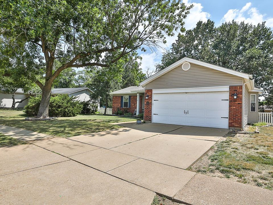 1323 Piedras Pkwy, Fenton, MO 63026 Zillow