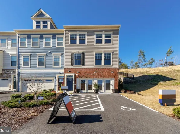 1221 Creek Bank Dr, Stafford, VA 22554