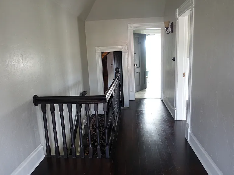 990 SE Shelton St #B-2 — Photo 8