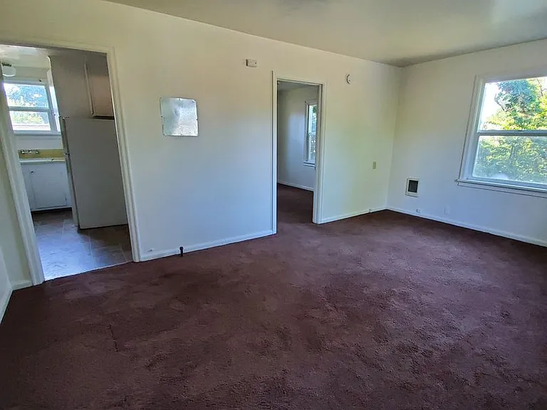 330 Howard Ave — Photo 6