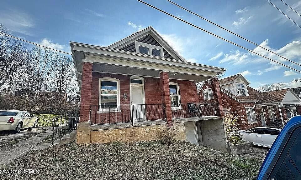 1st image of 1111 Oak St