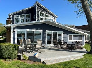 11442 Algonquin Dr, Pinckney, MI