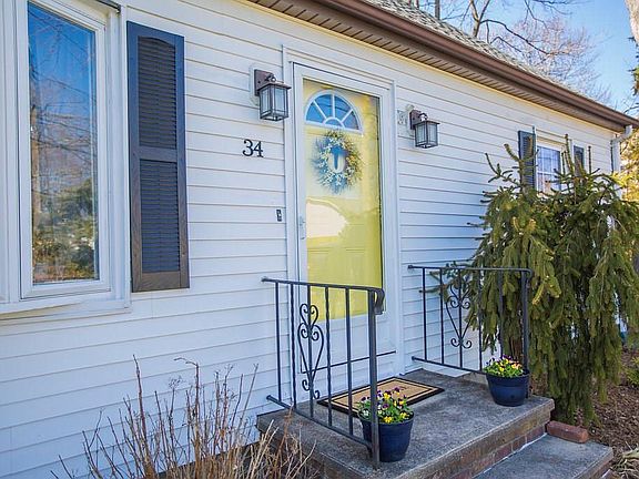 5th image of 34 Angell Ave