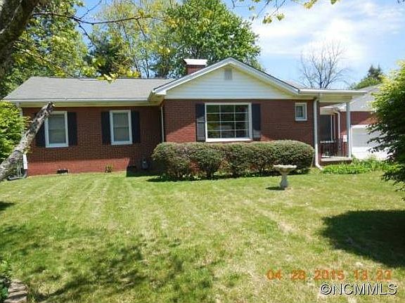 3rd image of 1912 Arlington Pl
