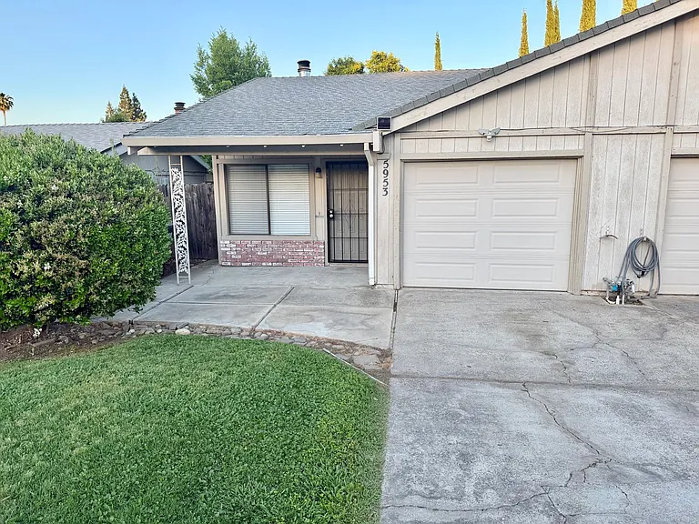 5953 Moss Creek Cir — Photo 1