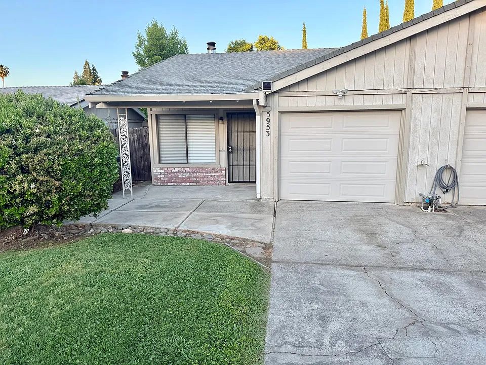 5953 Moss Creek Cir