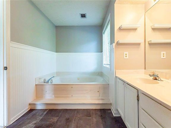 4th image of 4014 River Rock Way