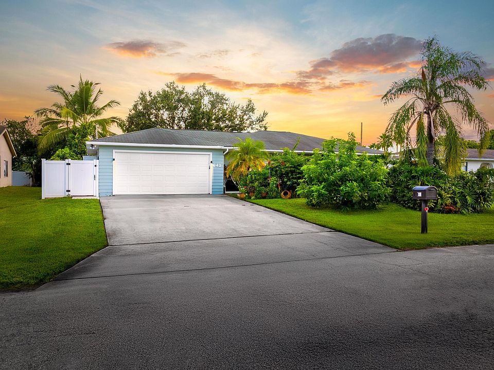 1st image of 642 SE Streamlet Avenue