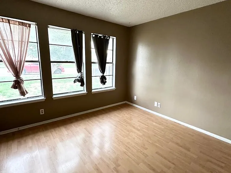 4605 Crenshaw Dr — Photo 8