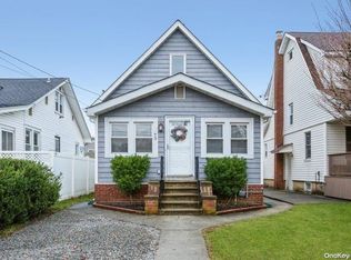 73 Commonwealth Ave, Merrick, NY 11566