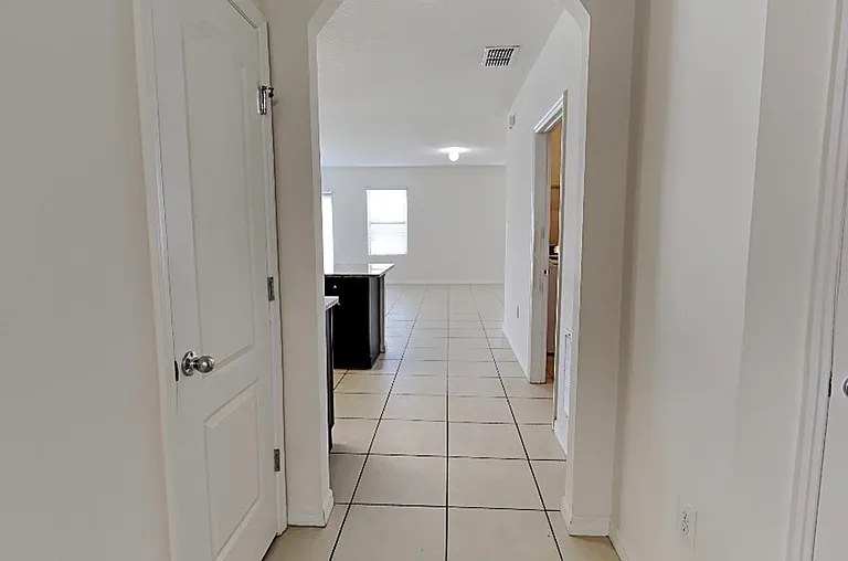 320 Aberdeen Dr — Photo 8