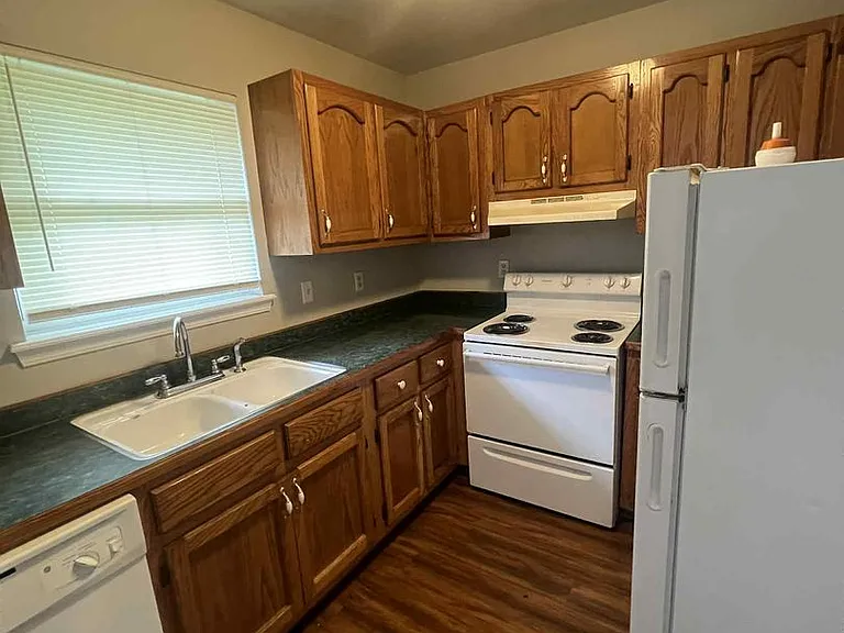 2216 E 8th St #1-4 — Photo 4