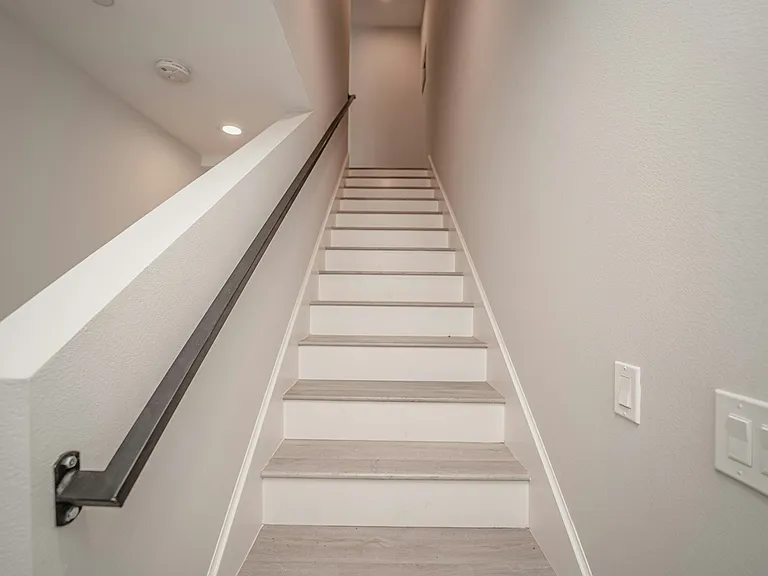 1321 Bates Ave #1323 — Photo 16