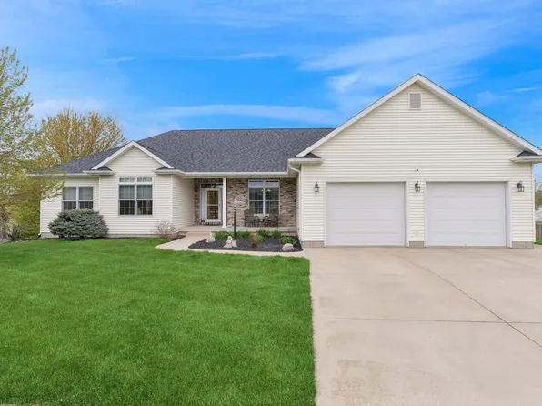 1637 Hickory Bend Ct, De Witt, IA 52742