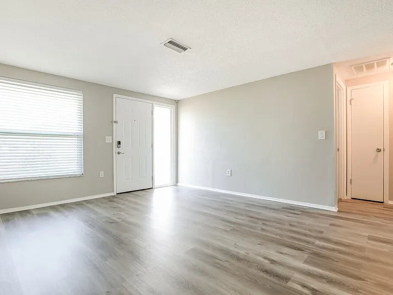 432 Briarwood Rd — Photo 4