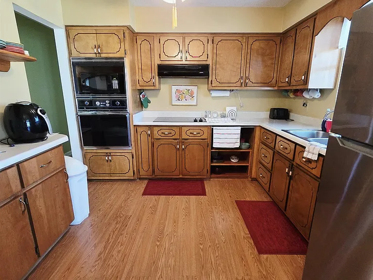 102 S Claire Dr — Photo 8