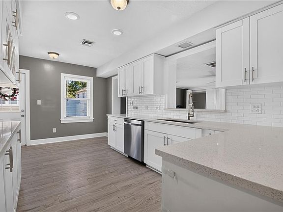 5th image of 48 N Boxwood St