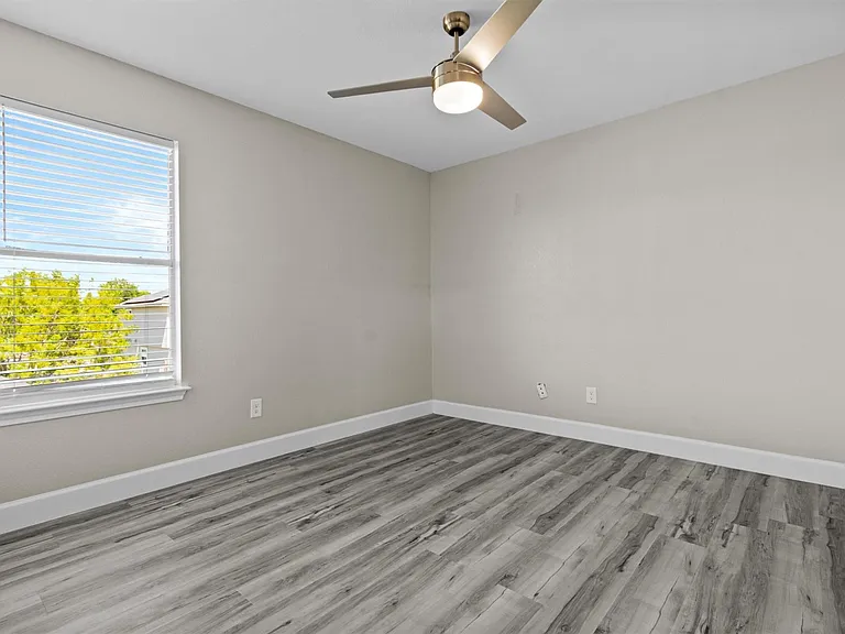 303 Quail Hollow Dr — Photo 21