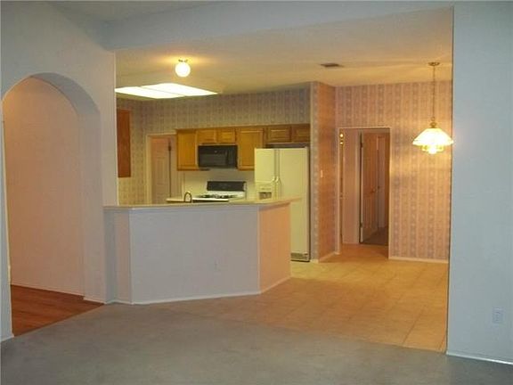 3rd image of 17922 Holderness Ln