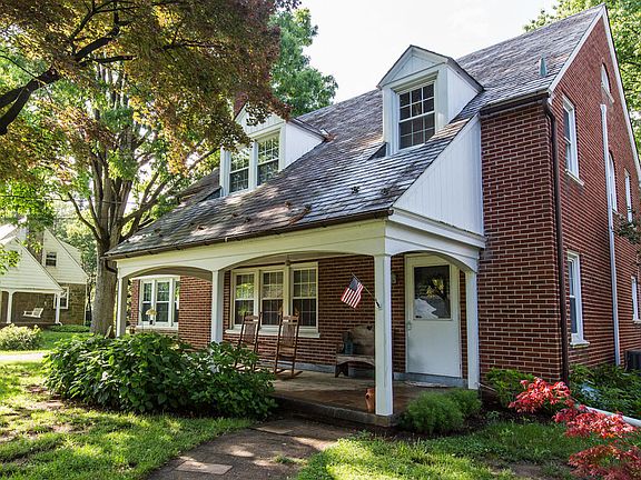 2nd image of 2337 Columbia Ave