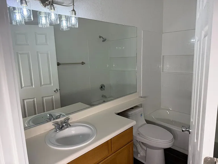 1140 E Catino St — Photo 27