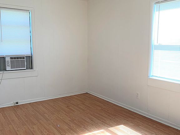 4th image of 4309 SE 43rd St