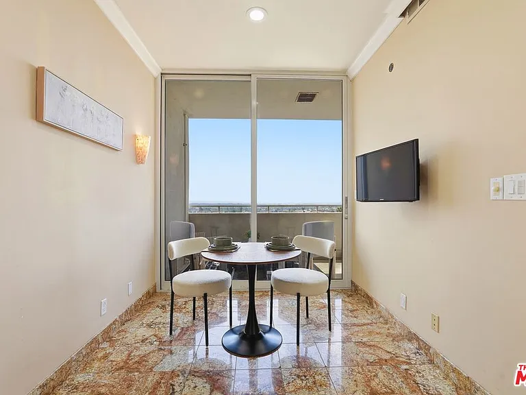 1333 S Beverly Glen Blvd #902 — Photo 6