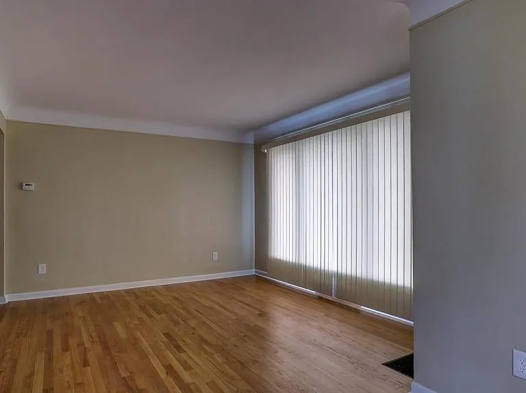 28458 Rosslyn Ave — Photo 6