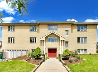 920 N Northwest Hwy APT 2, Park Ridge, IL 60068