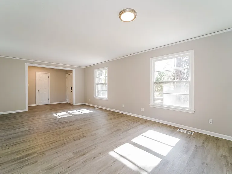 1497150_019_living_room_13226340.jpg
