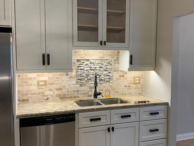 218 Hawthorne Ct — Photo 3