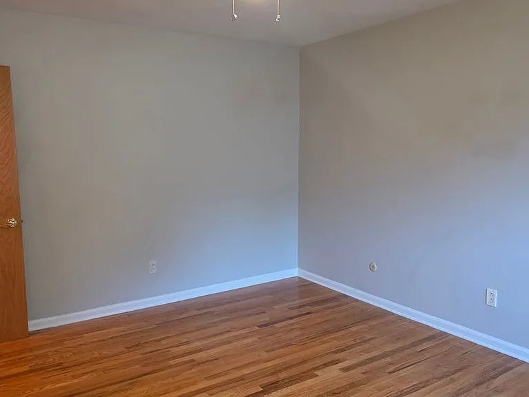 812 Leeds Ln — Photo 23