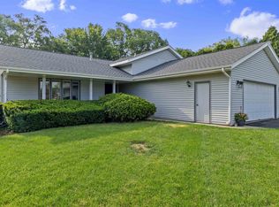 306 Valley Forge Trl, Rockton, IL 61072