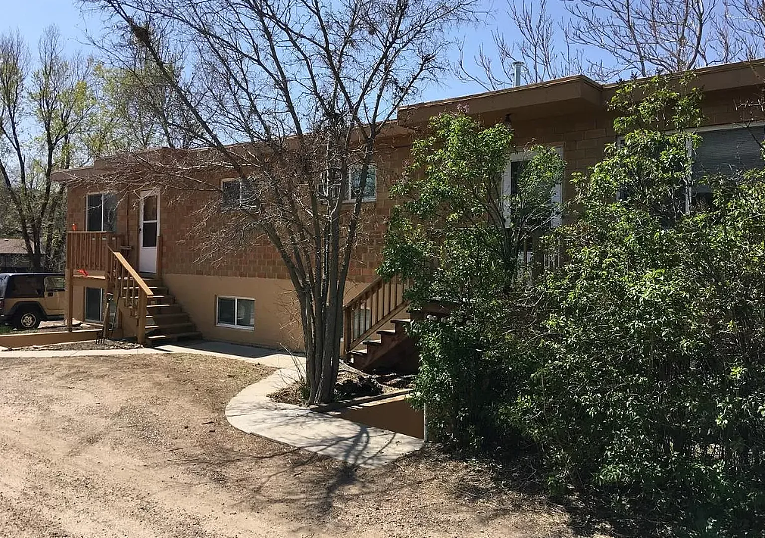 Utilities Bundled! Prime 2br Golden Apt With In-Unit Washer/Dryer — Photo 2