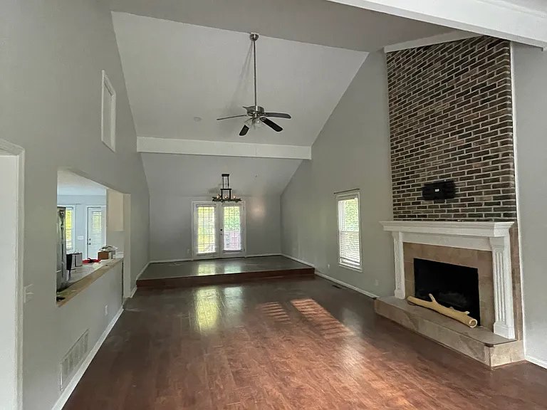206 Rodborough Rd — Photo 3